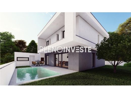 Casa Unifamiliare a Aroeira, Almada