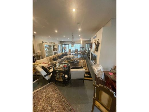 Luxury home in Charneca de Caparica, Almada