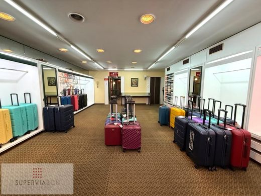 Edificio en Hospitalet de Llobregat, Provincia de Barcelona