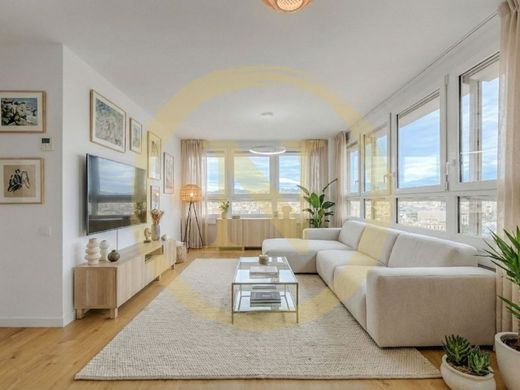 Apartment / Etagenwohnung in Barcelona, Provinz Barcelona