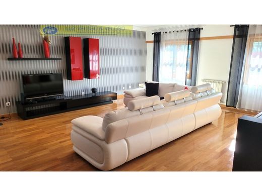 Apartment / Etagenwohnung in Amadora, Lissabon