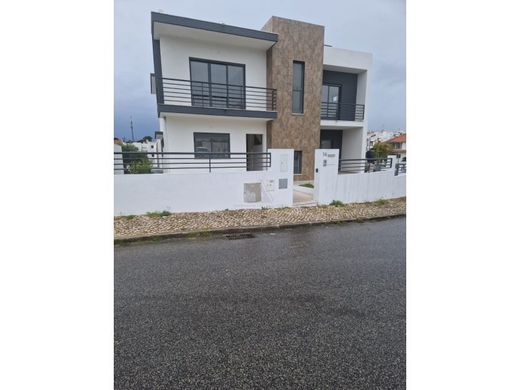 Detached House in Almada, Distrito de Setúbal