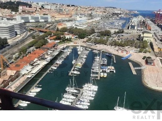 Apartment in Alcântara, Almada