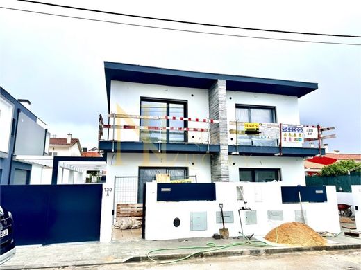 Συγκρότημα ανεξάρτητων κατοικιών σε Seixal, Distrito de Setúbal