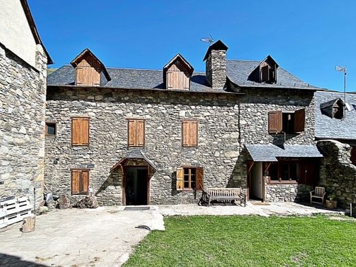 Luxus-Haus in Escunhau, Provinz Lleida