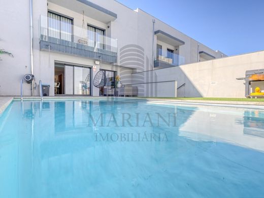 ヴィラ・ノヴァ・デ・ガイア
, Vila Nova de Gaiaの高級住宅