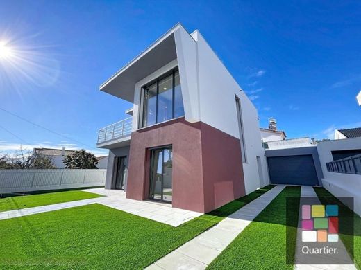 Luxury home in Charneca de Caparica, Almada