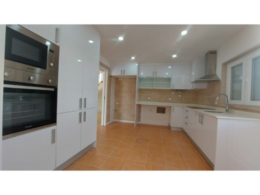 Luxury home in Charneca de Caparica, Almada