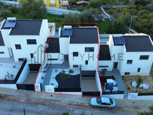 Mehrfamilienhaus in Loulé, Distrito de Faro