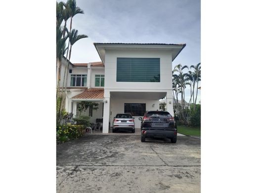 Смежная Вилла, Kampong Gadong, Daerah Brunei dan Muara