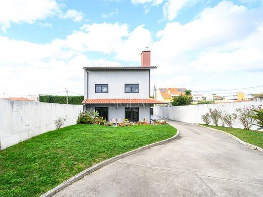 ヴィラ・ノヴァ・デ・ガイア
, Vila Nova de Gaiaの高級住宅