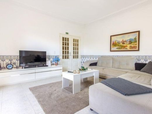 Luxury home in Charneca de Caparica, Almada