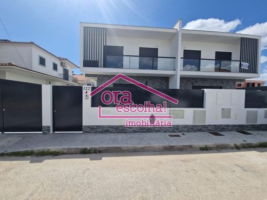 ‏וילה רב-משפחתית ב  Seixal, Distrito de Setúbal