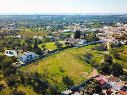 Участок, Лола, Loulé