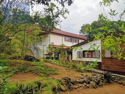 Casa de lujo en Santo Tomé, Água Grande District