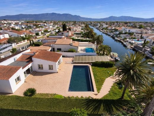 Luxury home in Empuriabrava, Province of Girona