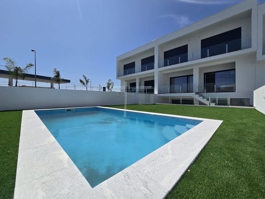 Willa wielorodzinna w Charneca de Caparica, Almada