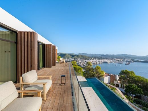 Villa in Santa Eulària des Riu, Balearen Inseln