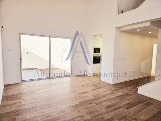 Πολυτελή κατοικία σε Αλμάντα, Almada