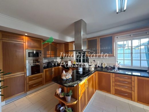 Einfamilienhaus in Aroeira, Almada