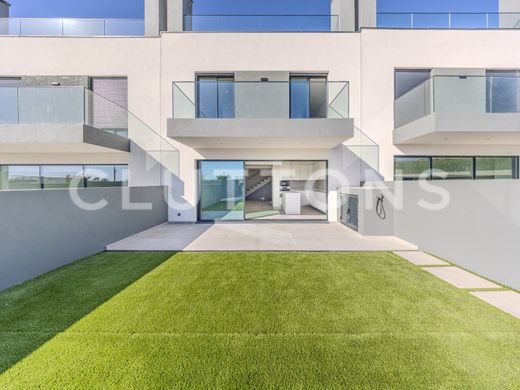 Συγκρότημα ανεξάρτητων κατοικιών σε Faro, Distrito de Faro