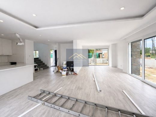 Casa Unifamiliare a Aroeira, Almada