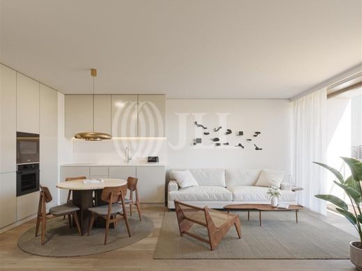 Apartment / Etagenwohnung in Lumiar, Lisbon