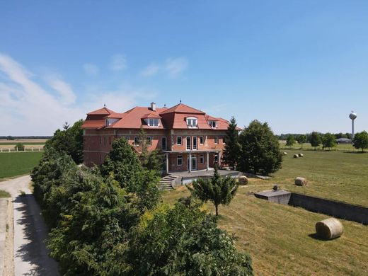 Κάστρο σε Feketeerdő, Győr-Moson-Sopron megye