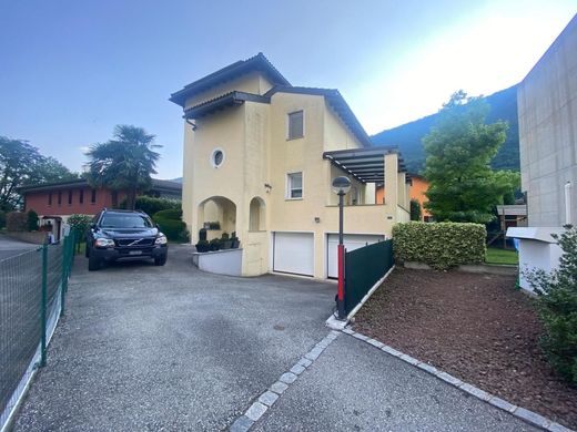 Вилла, Riva San Vitale, Mendrisio District