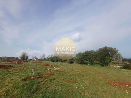 Grond in Krnica, Marčana