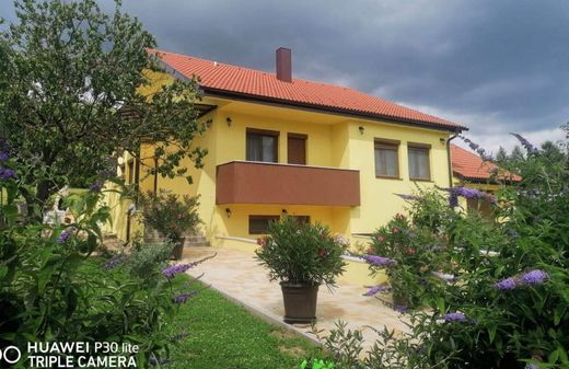 Casa di lusso a Zalacsány, Zala