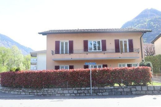 Casa di lusso a Arbedo, Bellinzona District