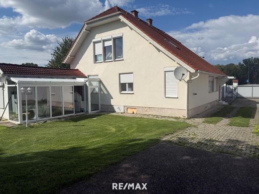 Villa - Gattendorf, Politischer Bezirk Neusiedl am See
