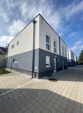 Luxury home in Matzendorf, Politischer Bezirk Wiener Neustadt
