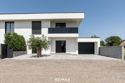 Luxe woning in Parndorf, Politischer Bezirk Neusiedl am See