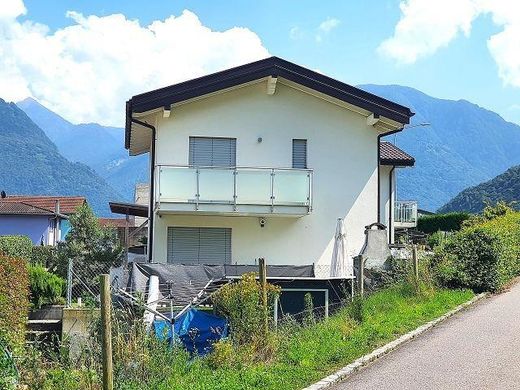 Casa di lusso a Gnosca, Bellinzona District