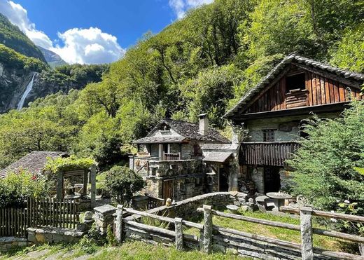 ‏בתים כפריים או חוות ב  Cavergno, Vallemaggia District