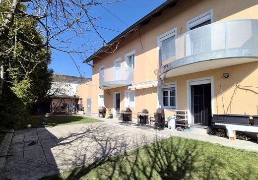 Luxury home in Hörsching, Politischer Bezirk Linz-Land
