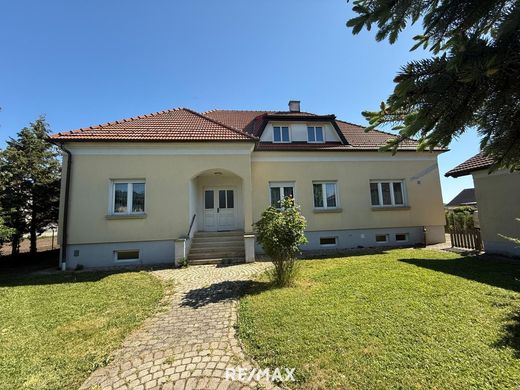 Luxury home in Zurndorf, Politischer Bezirk Neusiedl am See