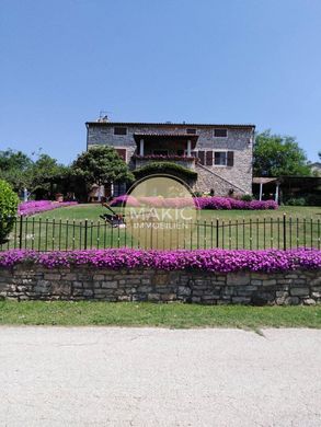 Элитный дом, Buje, Grad Buje