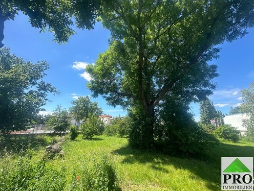 Land in Traiskirchen, Politischer Bezirk Baden