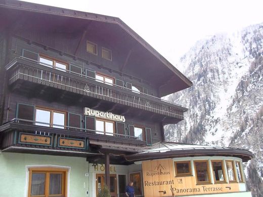 Hotel in Heiligenblut, Politischer Bezirk Spittal an der Drau