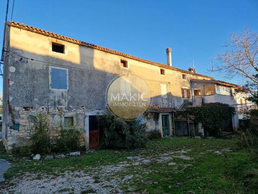 Элитный дом, Buje, Grad Buje