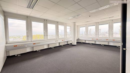 Office in Schwechat, Politischer Bezirk Bruck an der Leitha