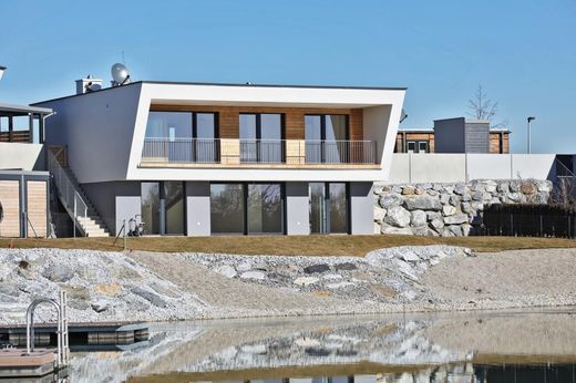 Luxury home in Hautzendorf, Politischer Bezirk Mistelbach