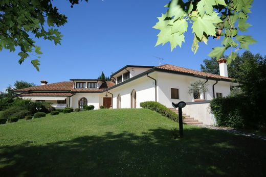 Casa di lusso a Fagagna, Udine
