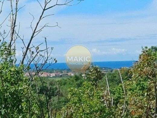 Grond in Vilanija, Grad Umag