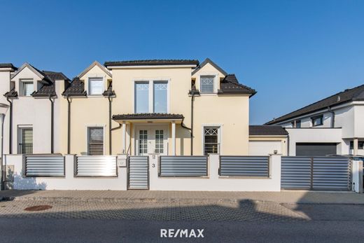 Luxury home in Parndorf, Politischer Bezirk Neusiedl am See