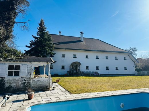 Luxury home in Neukirchen bei Lambach, Wels-Land