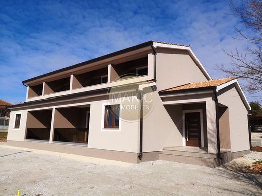 Πολυτελή κατοικία σε Tar, Tar-Vabriga-Torre Abrega